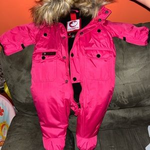Infant Canada Goose Snowsuit Size 6-9 months